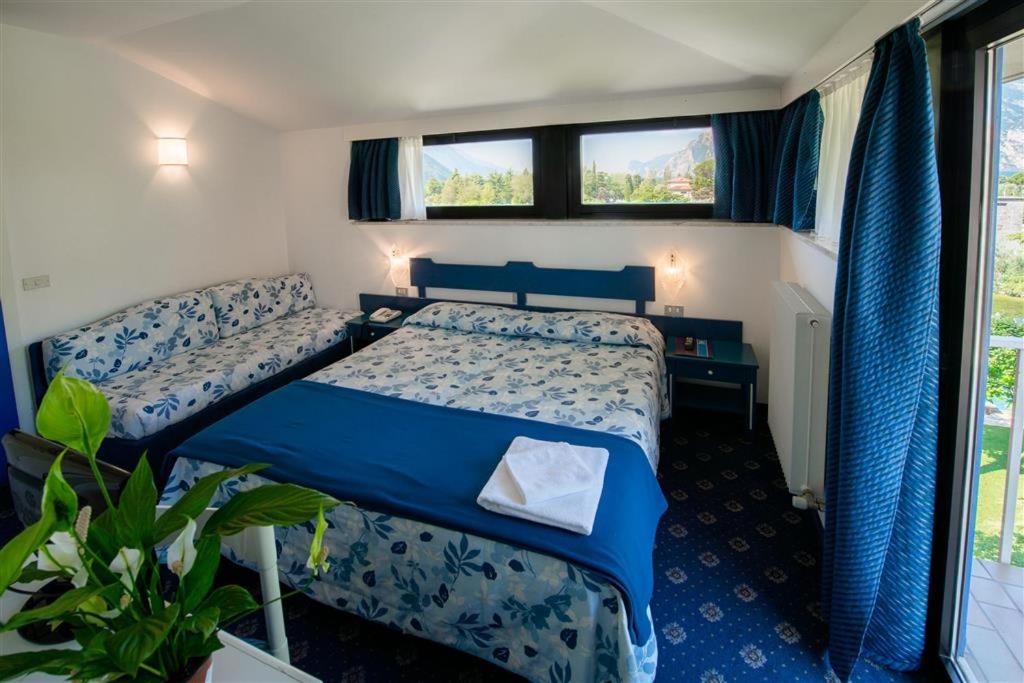 Bike & Wind Hotel Villa Maria Torbole Sul Garda Exterior foto