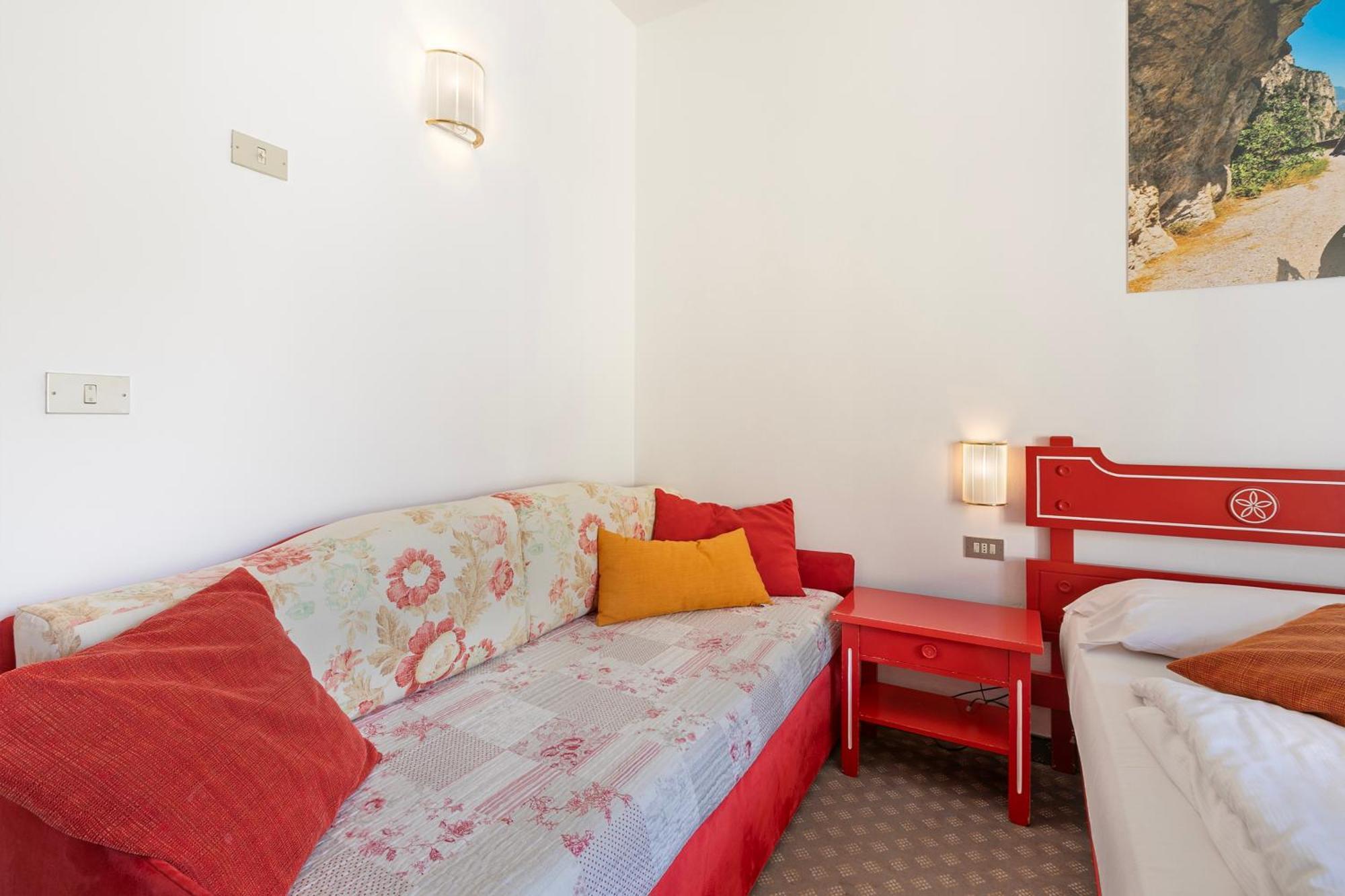 Bike & Wind Hotel Villa Maria Torbole Sul Garda Exterior foto