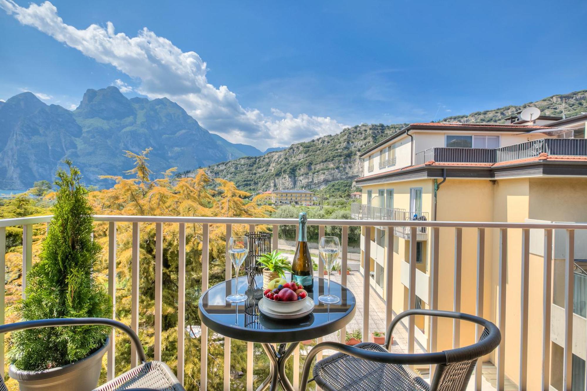 Bike & Wind Hotel Villa Maria Torbole Sul Garda Exterior foto