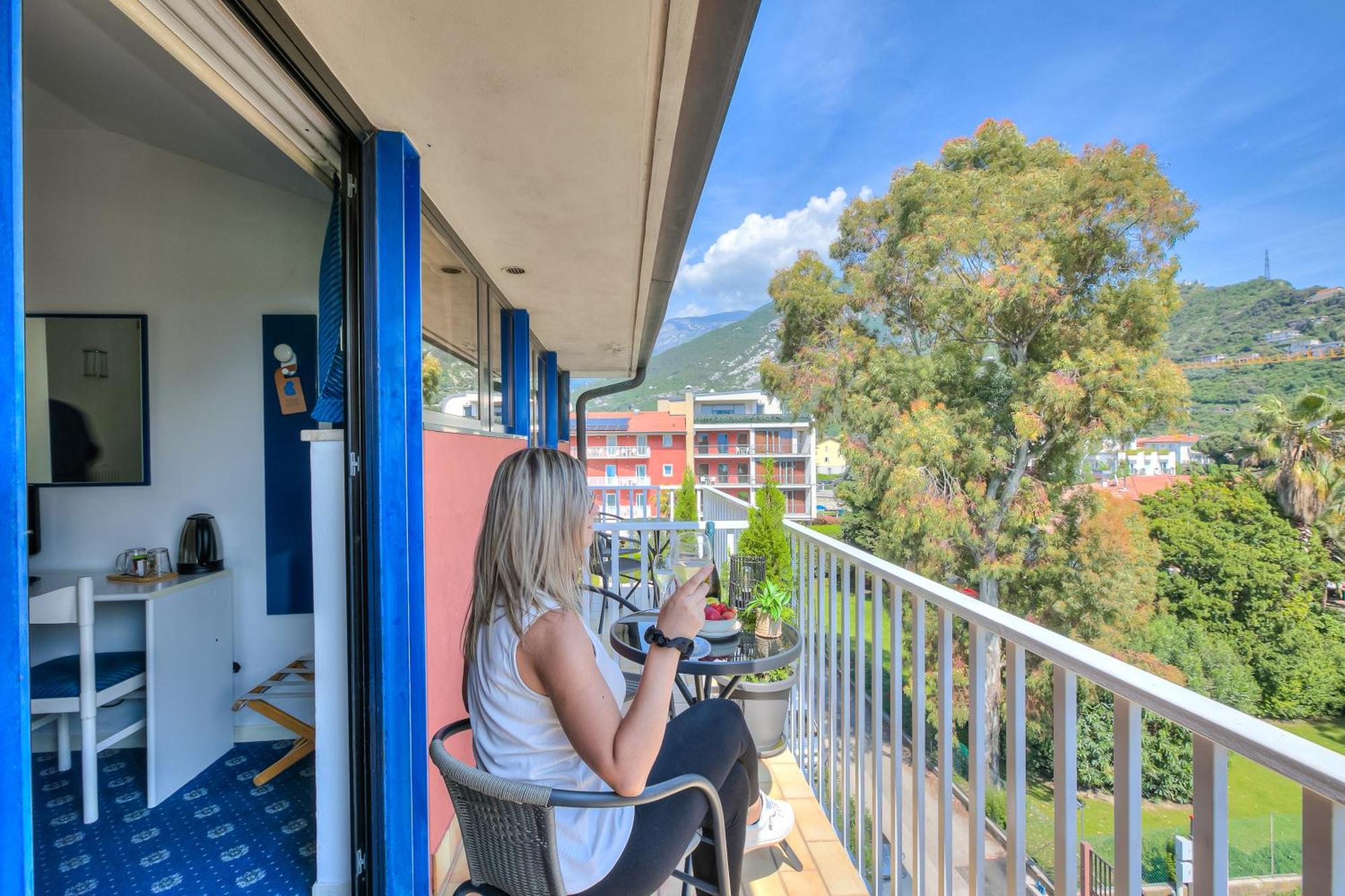 Bike & Wind Hotel Villa Maria Torbole Sul Garda Exterior foto