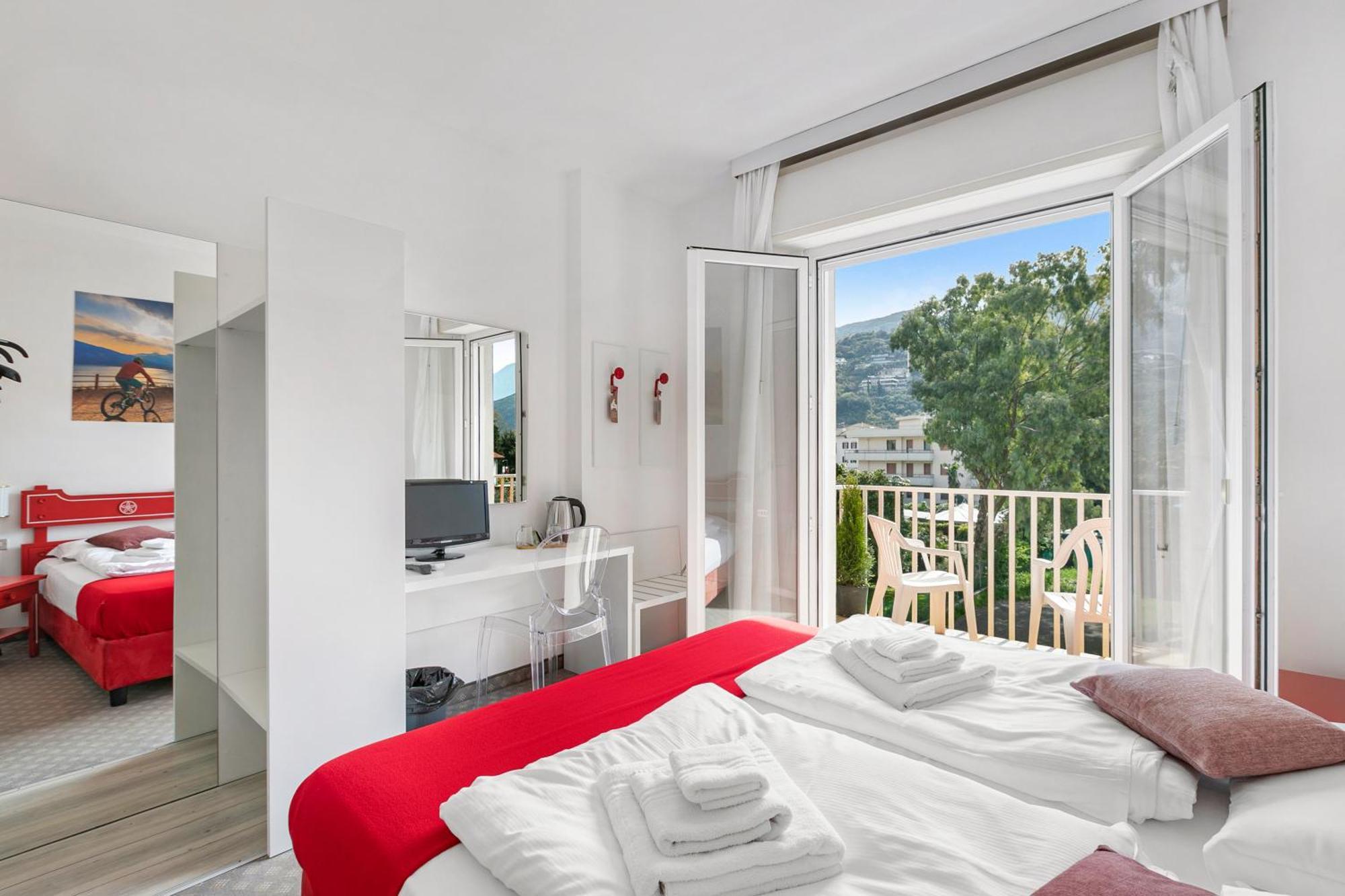 Bike & Wind Hotel Villa Maria Torbole Sul Garda Exterior foto