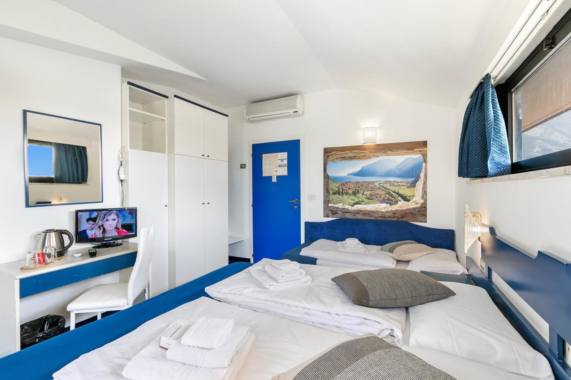 Bike & Wind Hotel Villa Maria Torbole Sul Garda Exterior foto
