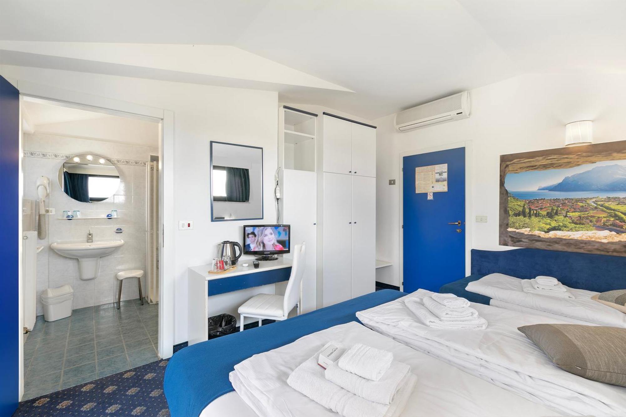 Bike & Wind Hotel Villa Maria Torbole Sul Garda Exterior foto