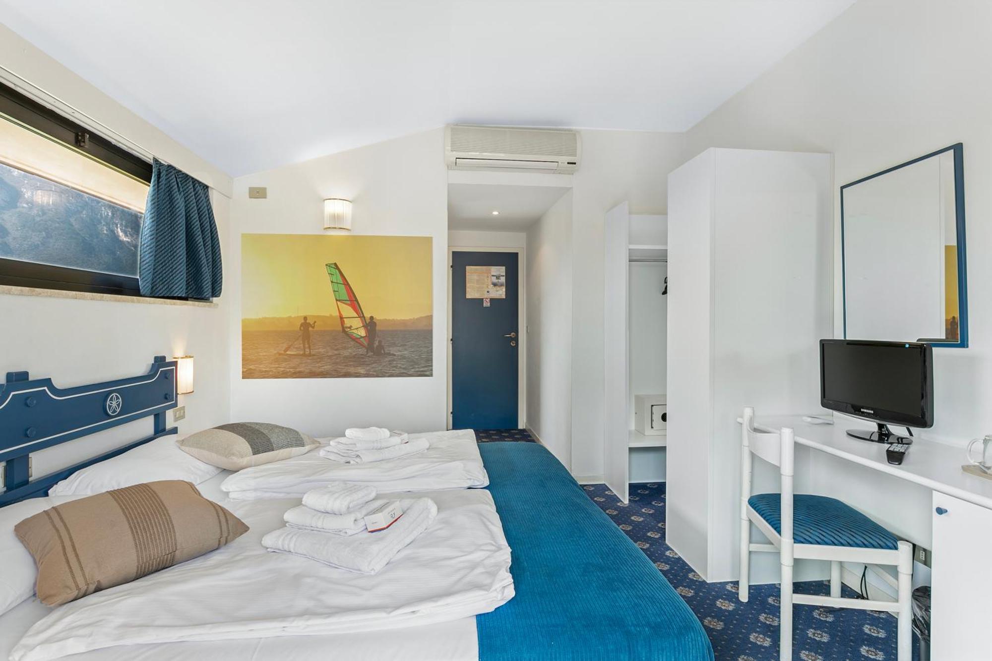 Bike & Wind Hotel Villa Maria Torbole Sul Garda Exterior foto