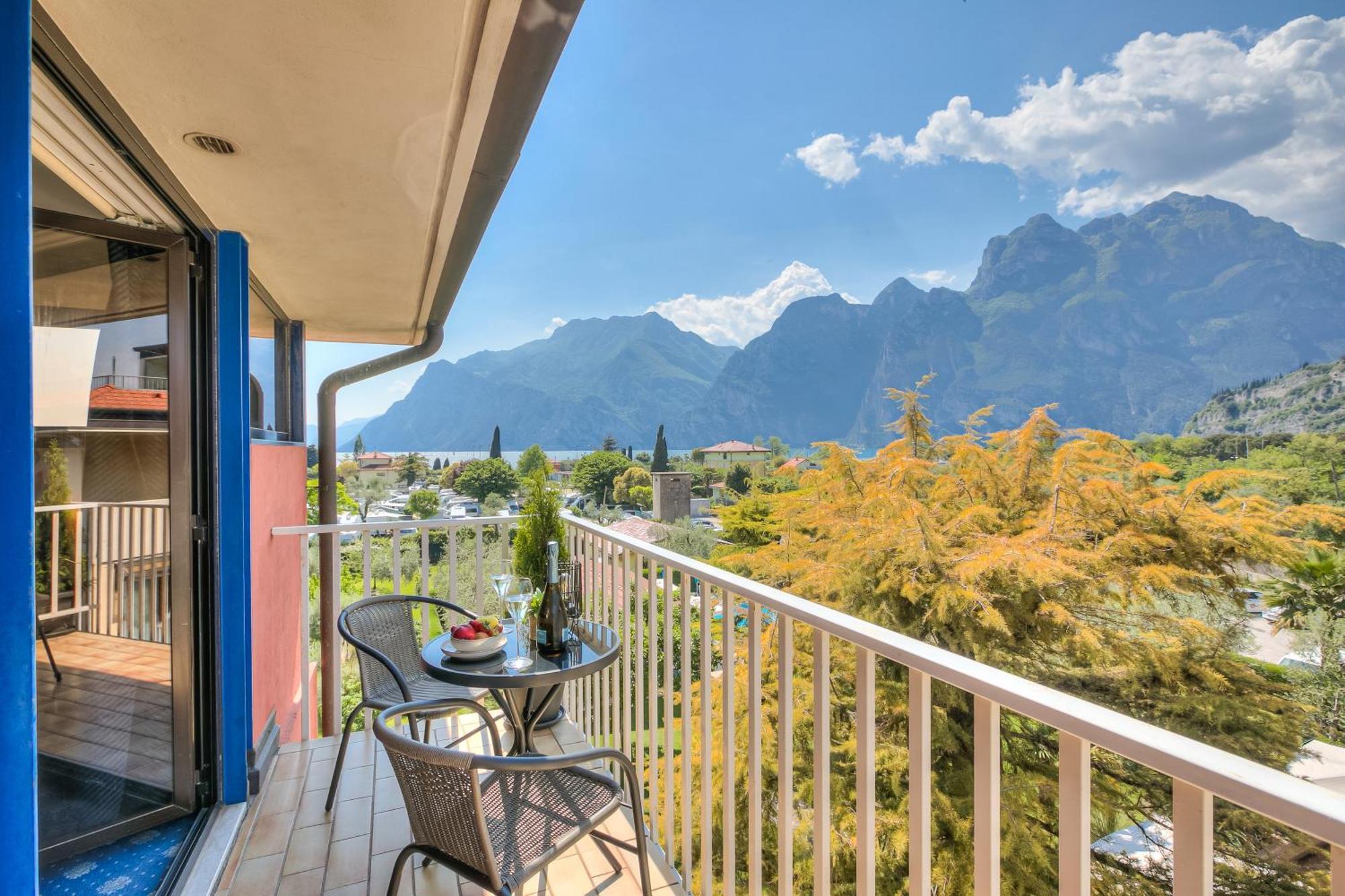 Bike & Wind Hotel Villa Maria Torbole Sul Garda Exterior foto