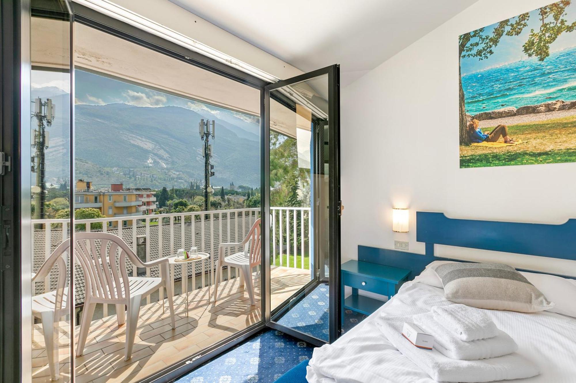 Bike & Wind Hotel Villa Maria Torbole Sul Garda Exterior foto