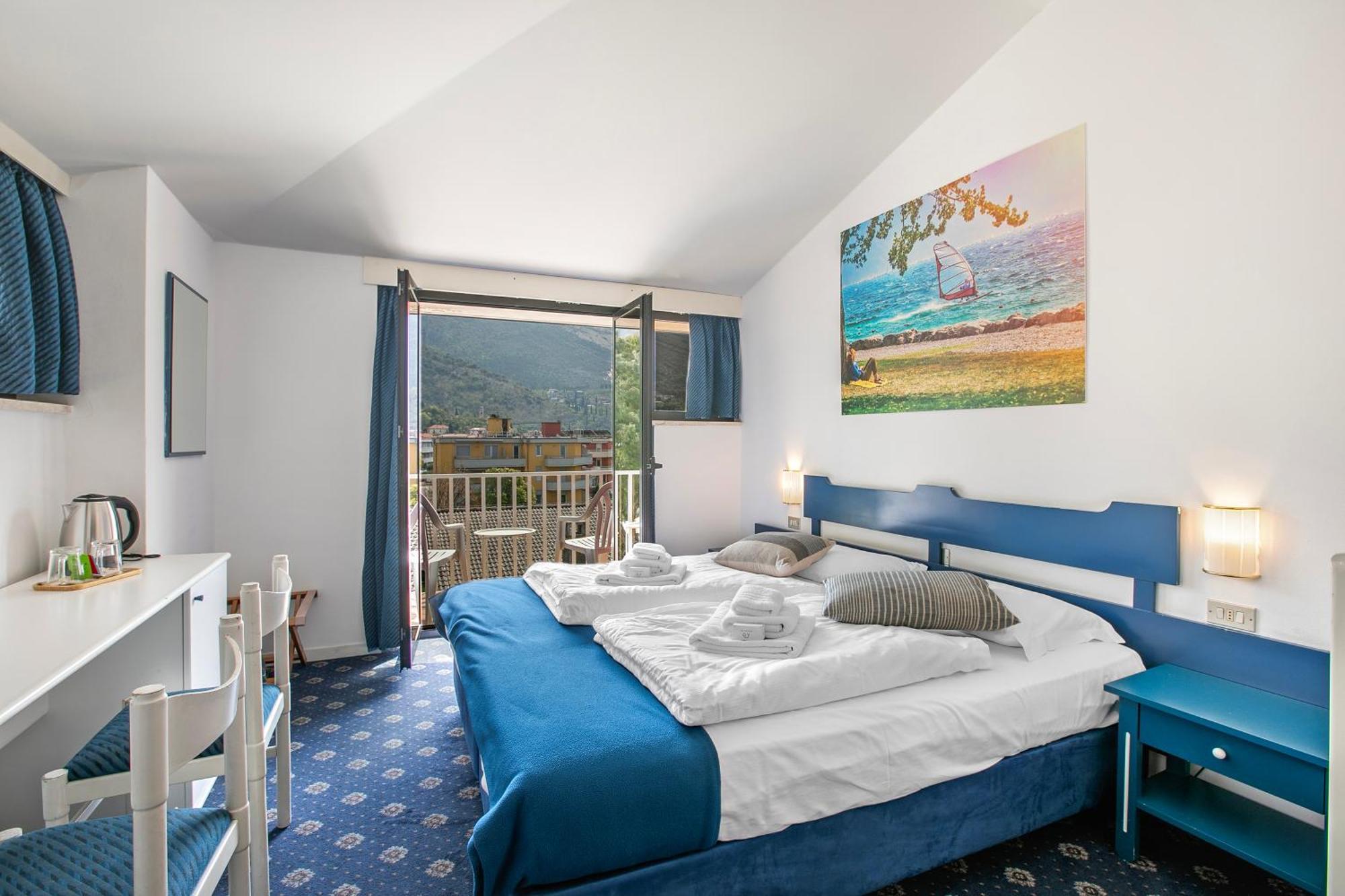 Bike & Wind Hotel Villa Maria Torbole Sul Garda Exterior foto