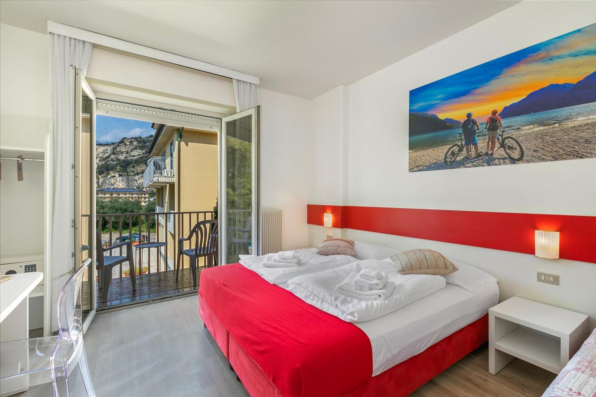 Bike & Wind Hotel Villa Maria Torbole Sul Garda Exterior foto