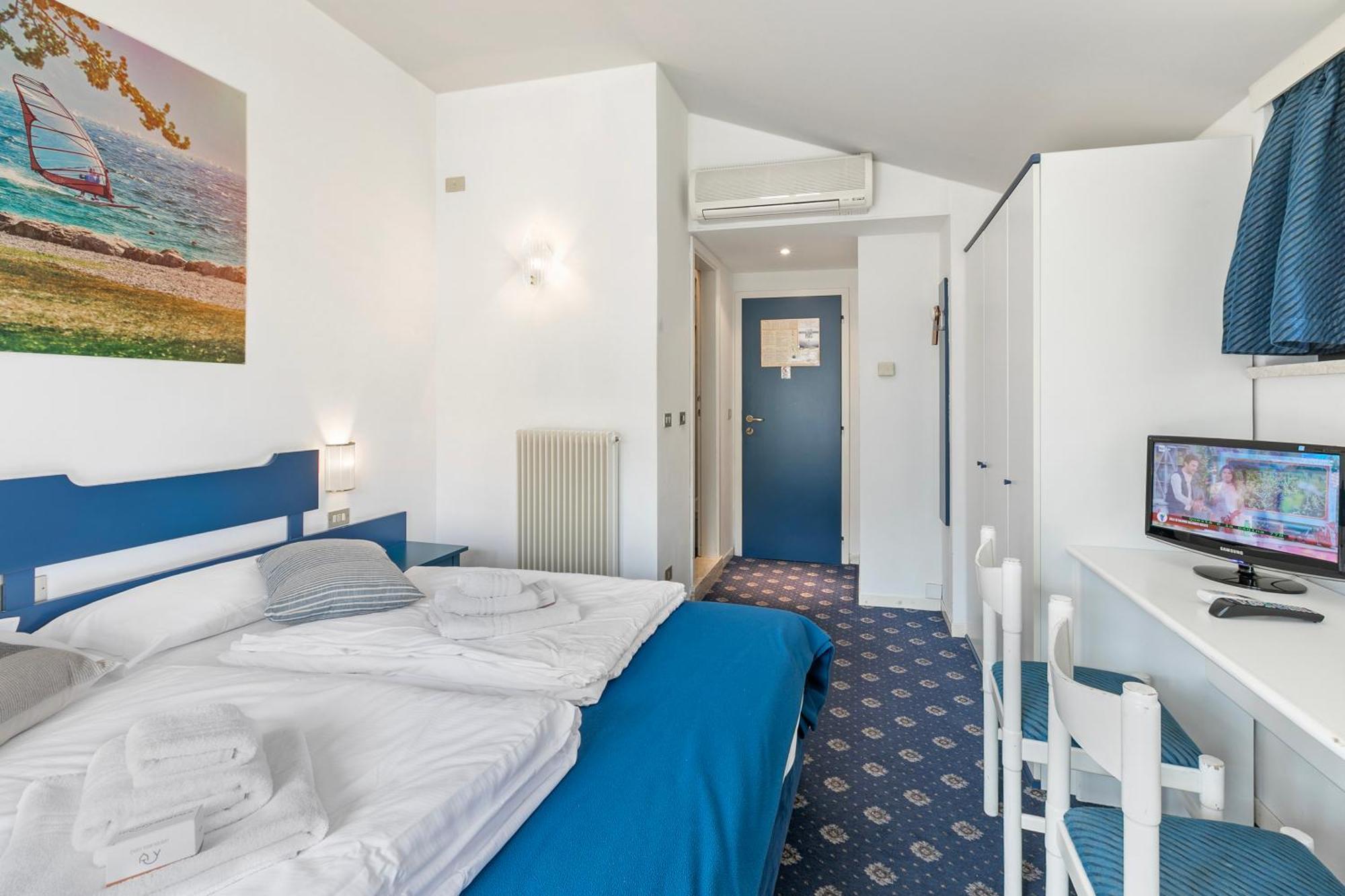 Bike & Wind Hotel Villa Maria Torbole Sul Garda Exterior foto