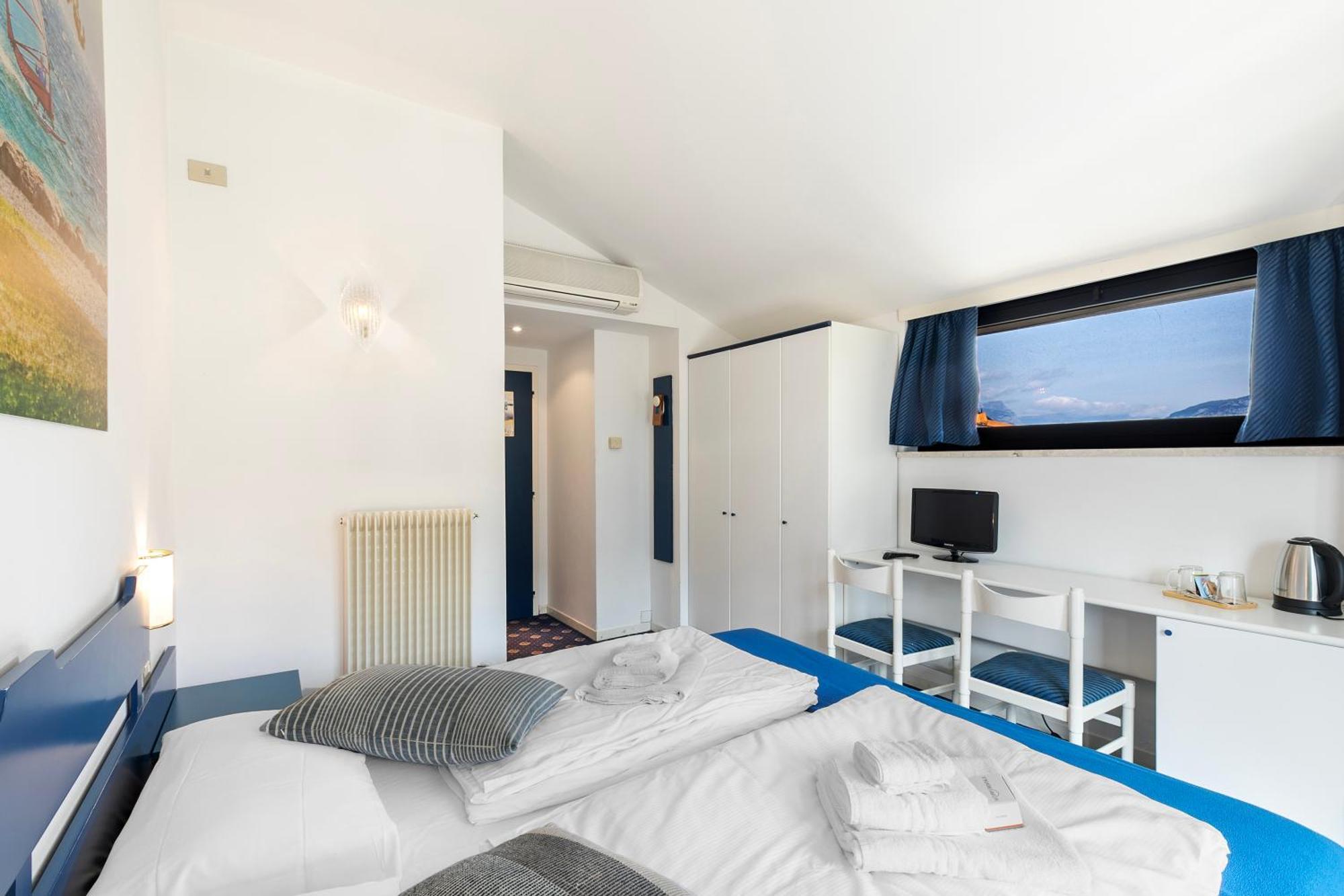 Bike & Wind Hotel Villa Maria Torbole Sul Garda Exterior foto