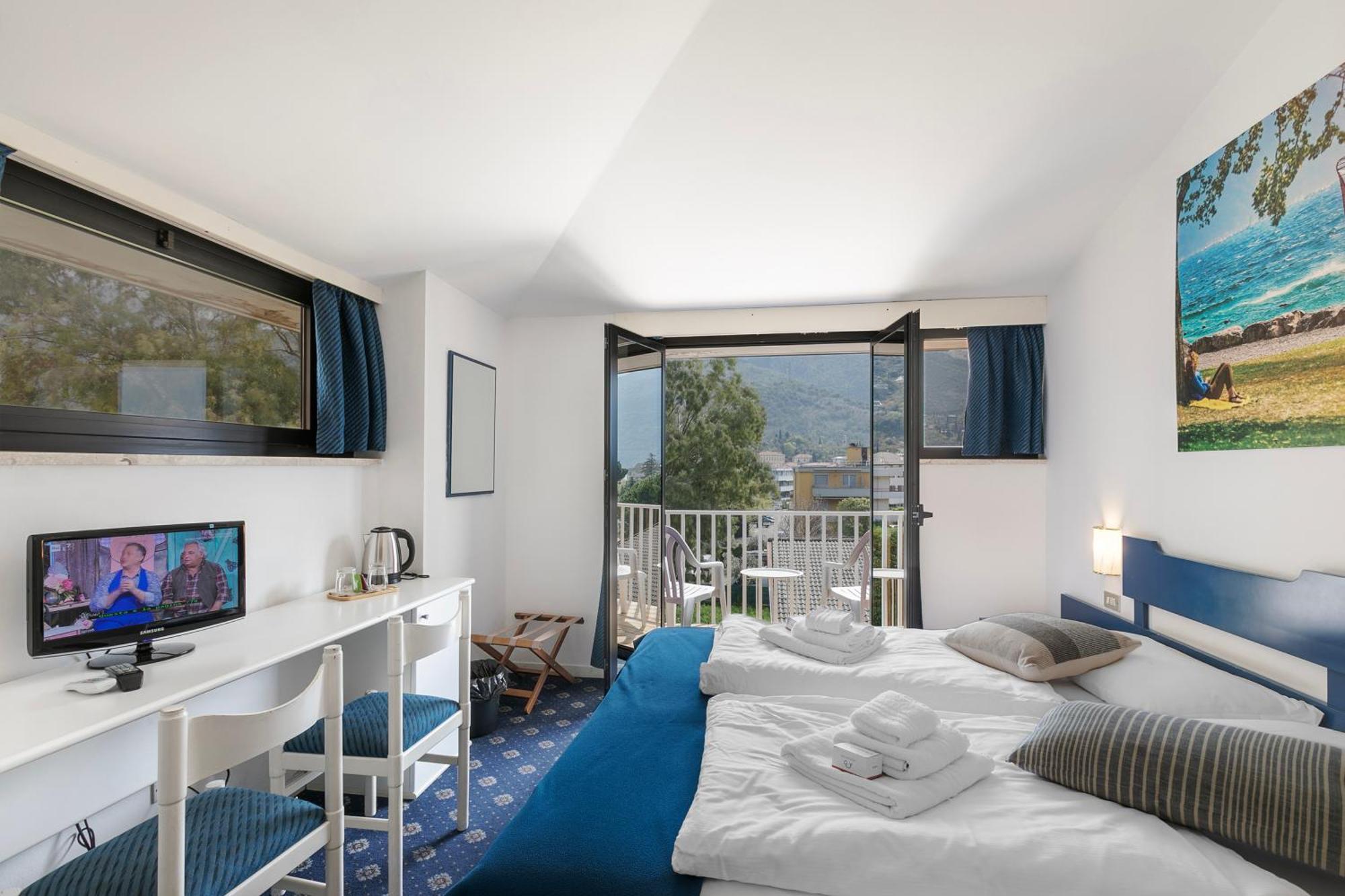 Bike & Wind Hotel Villa Maria Torbole Sul Garda Exterior foto