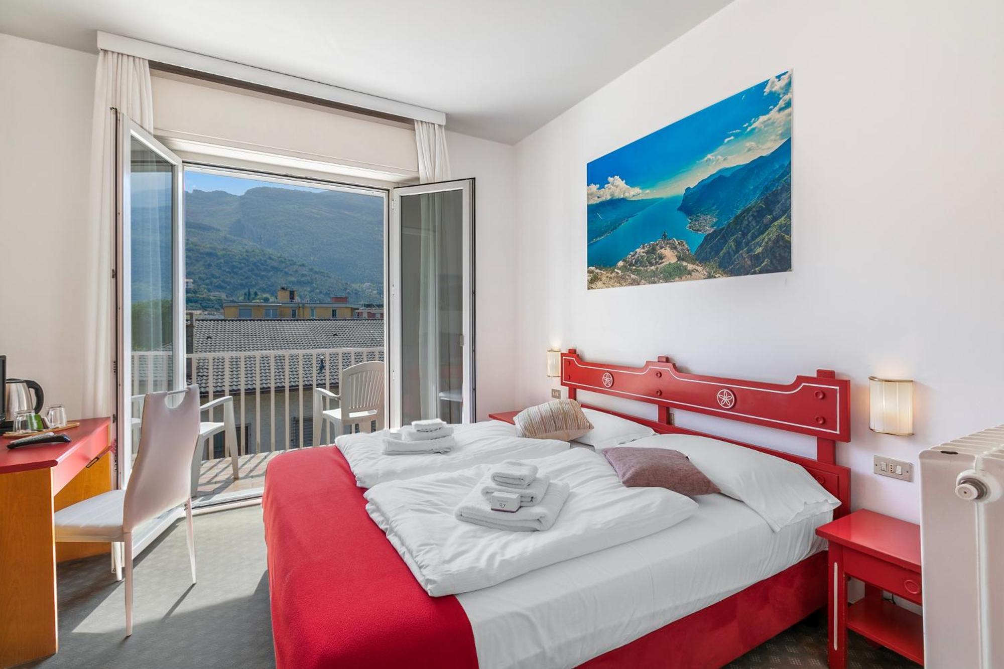 Bike & Wind Hotel Villa Maria Torbole Sul Garda Exterior foto