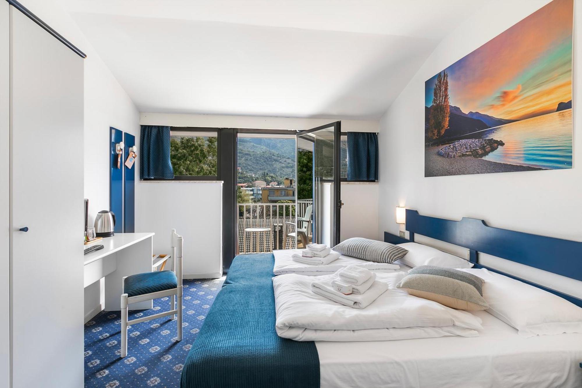 Bike & Wind Hotel Villa Maria Torbole Sul Garda Exterior foto