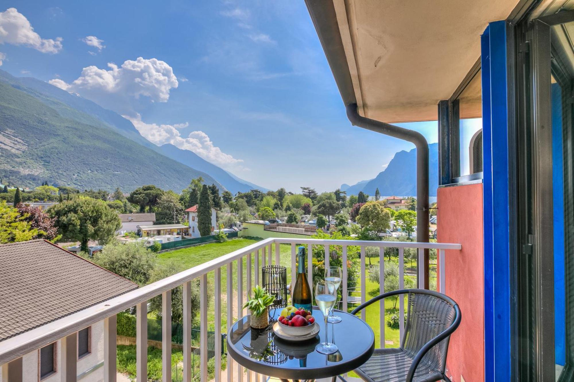 Bike & Wind Hotel Villa Maria Torbole Sul Garda Exterior foto