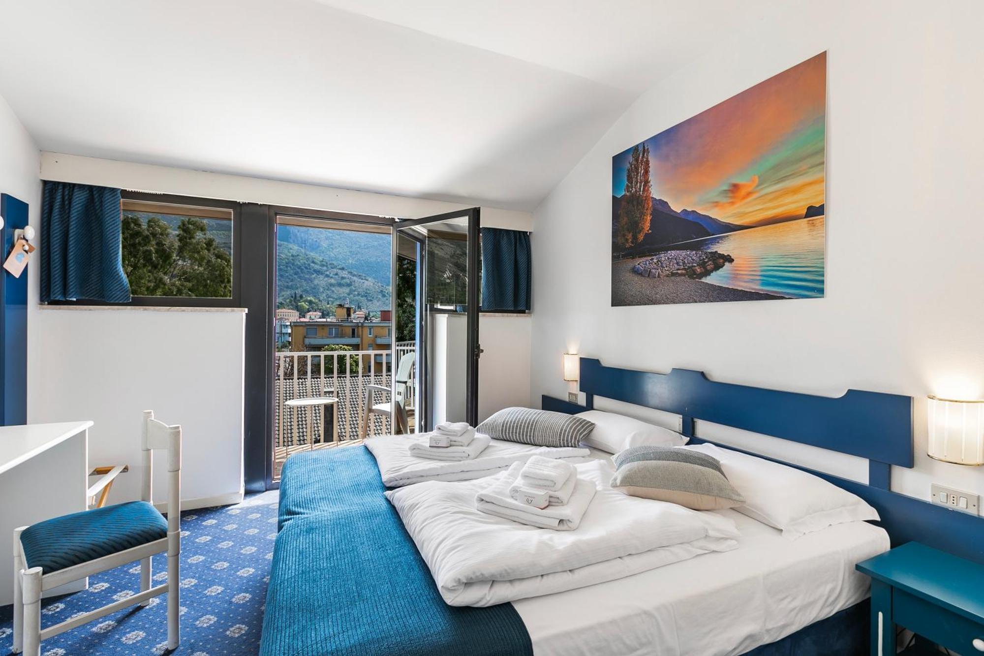 Bike & Wind Hotel Villa Maria Torbole Sul Garda Exterior foto