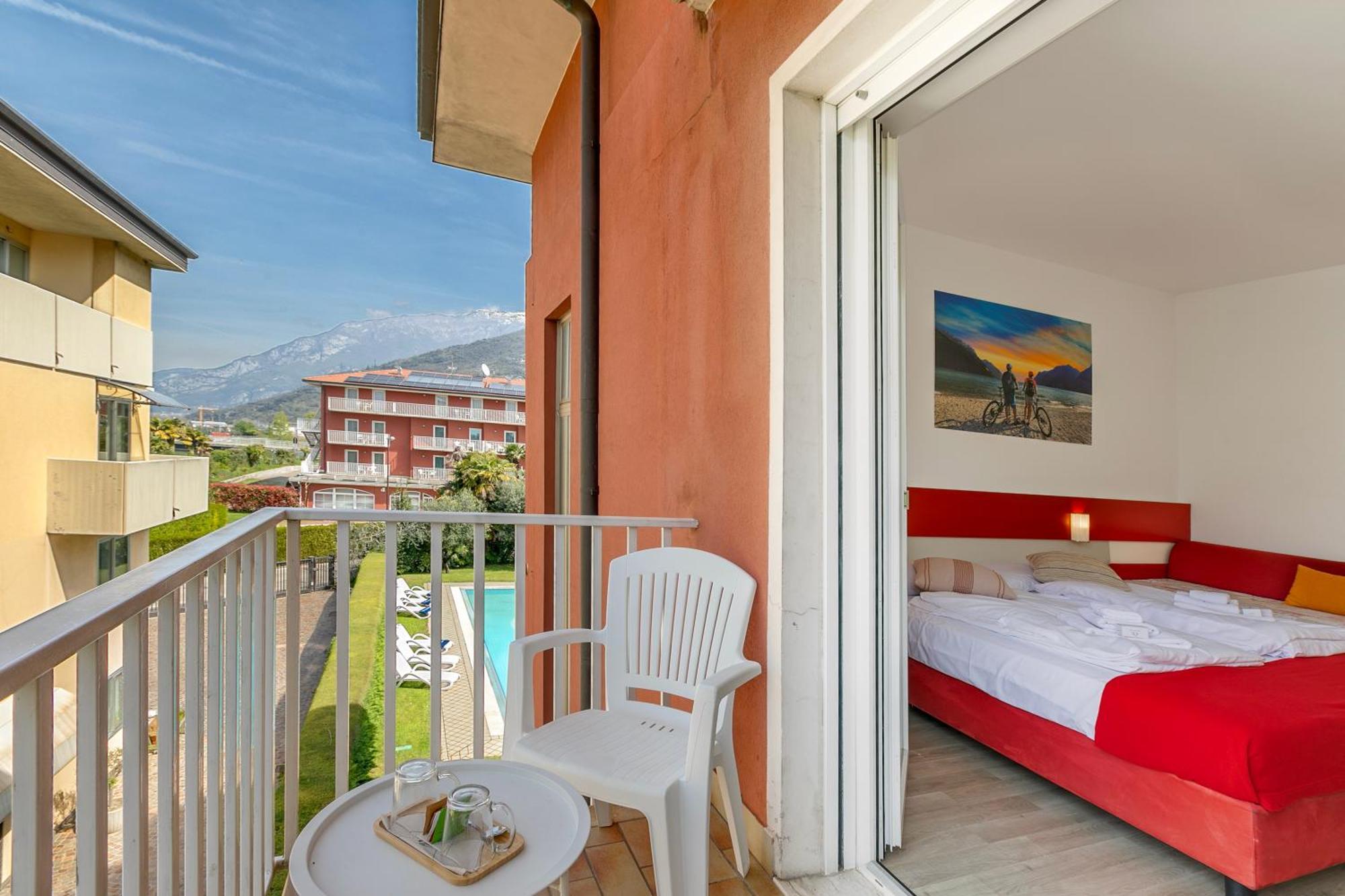 Bike & Wind Hotel Villa Maria Torbole Sul Garda Exterior foto