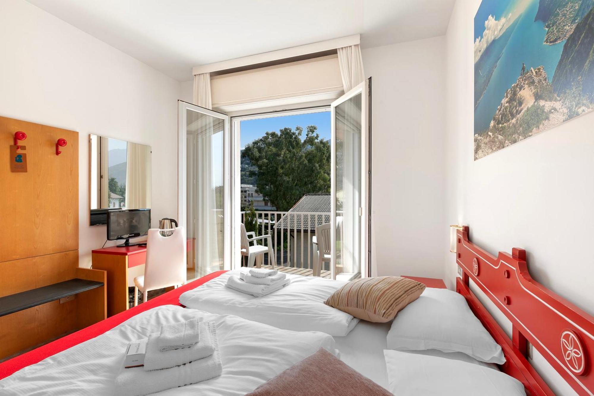 Bike & Wind Hotel Villa Maria Torbole Sul Garda Exterior foto