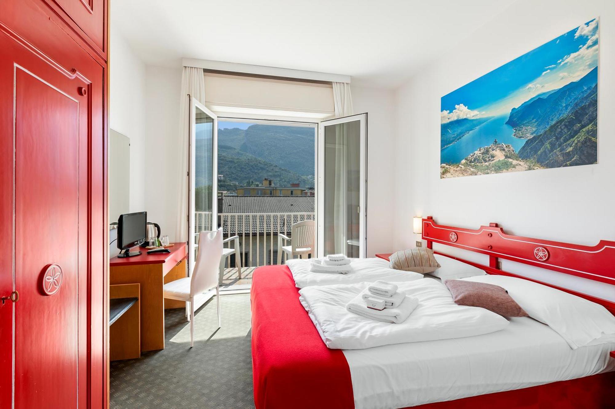 Bike & Wind Hotel Villa Maria Torbole Sul Garda Exterior foto