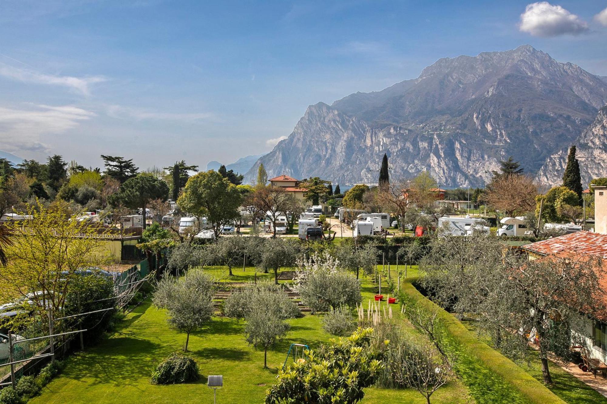 Bike & Wind Hotel Villa Maria Torbole Sul Garda Exterior foto