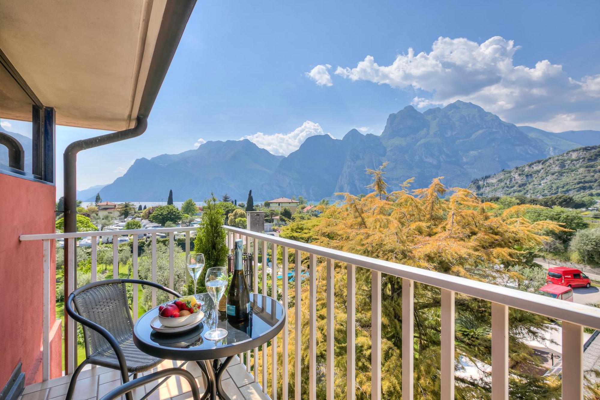 Bike & Wind Hotel Villa Maria Torbole Sul Garda Exterior foto