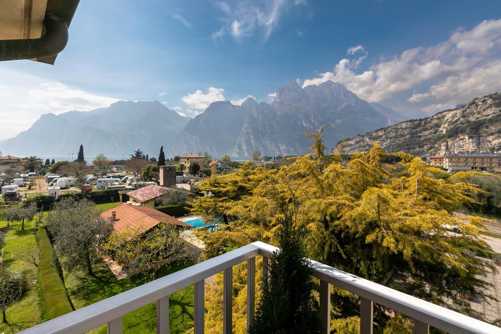 Bike & Wind Hotel Villa Maria Torbole Sul Garda Exterior foto