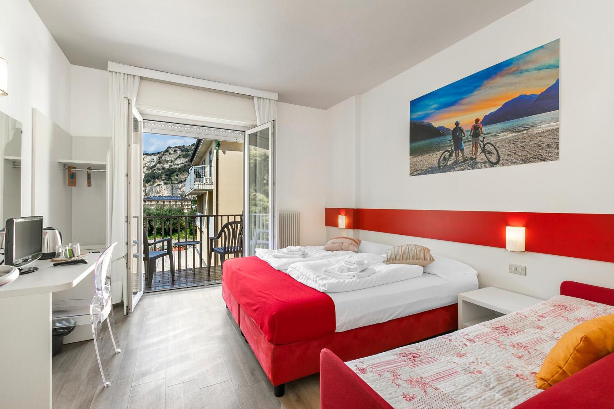 Bike & Wind Hotel Villa Maria Torbole Sul Garda Exterior foto